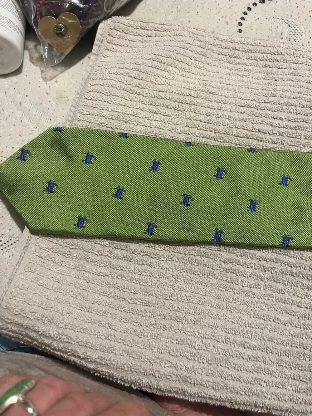 Crew Green with Blue Crabs Motif Tie